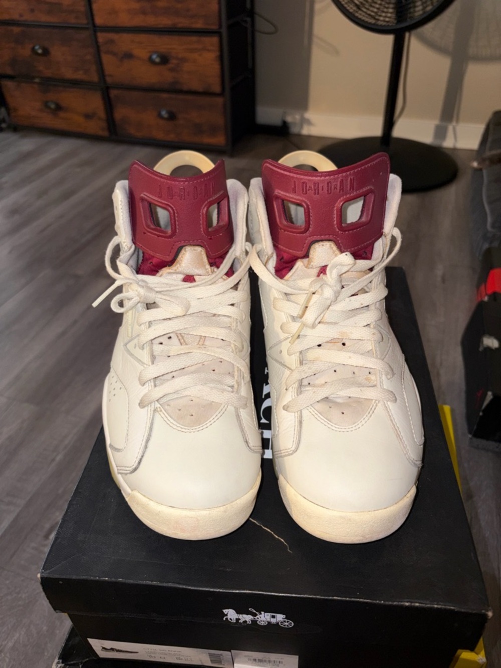 Jordan 6 maroon White and Burgundy Retro Basketball Sneakers